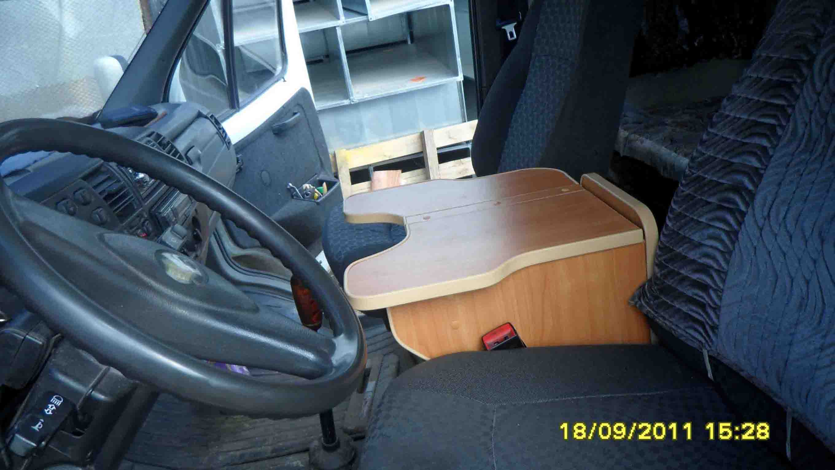 Столик в салон автомобиля