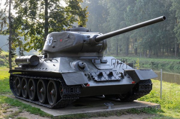 Tanks_Monuments_T-34_T-34-85_Russian_513001_2560x1696 (1).jpg